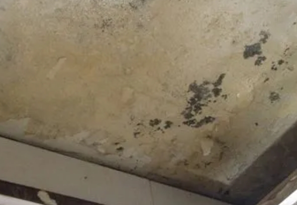 青冈阳台漏水维修公司分享下青冈卫生间渗水维修需要注意哪些问题。